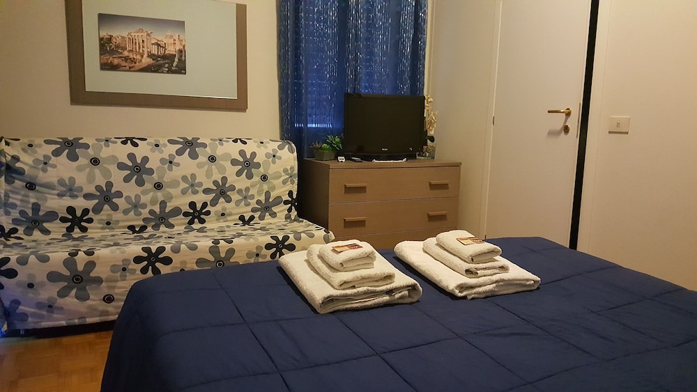 DELUXE, QUADRUPLE