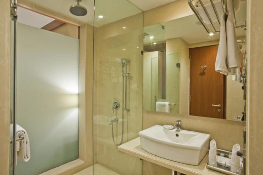 Cambay Grand 22/60