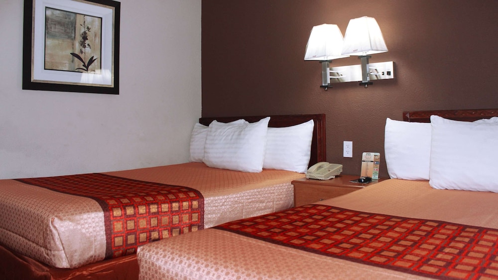 Travel Inn By OYO Omaha 8/22