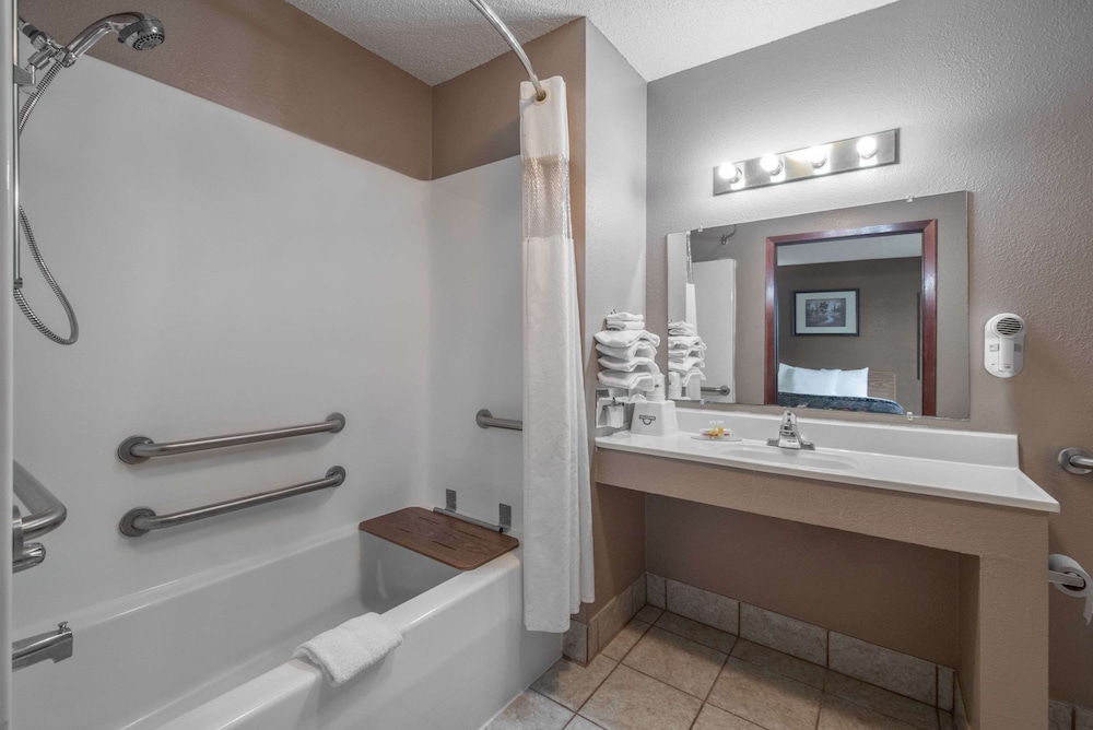 Days Inn by Wyndham Jamestown 17/37