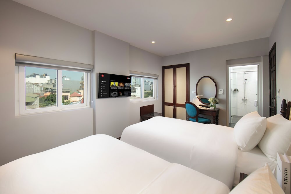 ECONOMY, DOUBLE OR TWIN BED