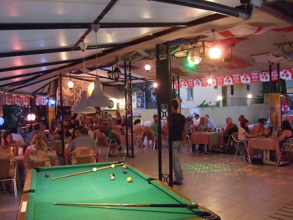Club Sunset Apartments 32/39