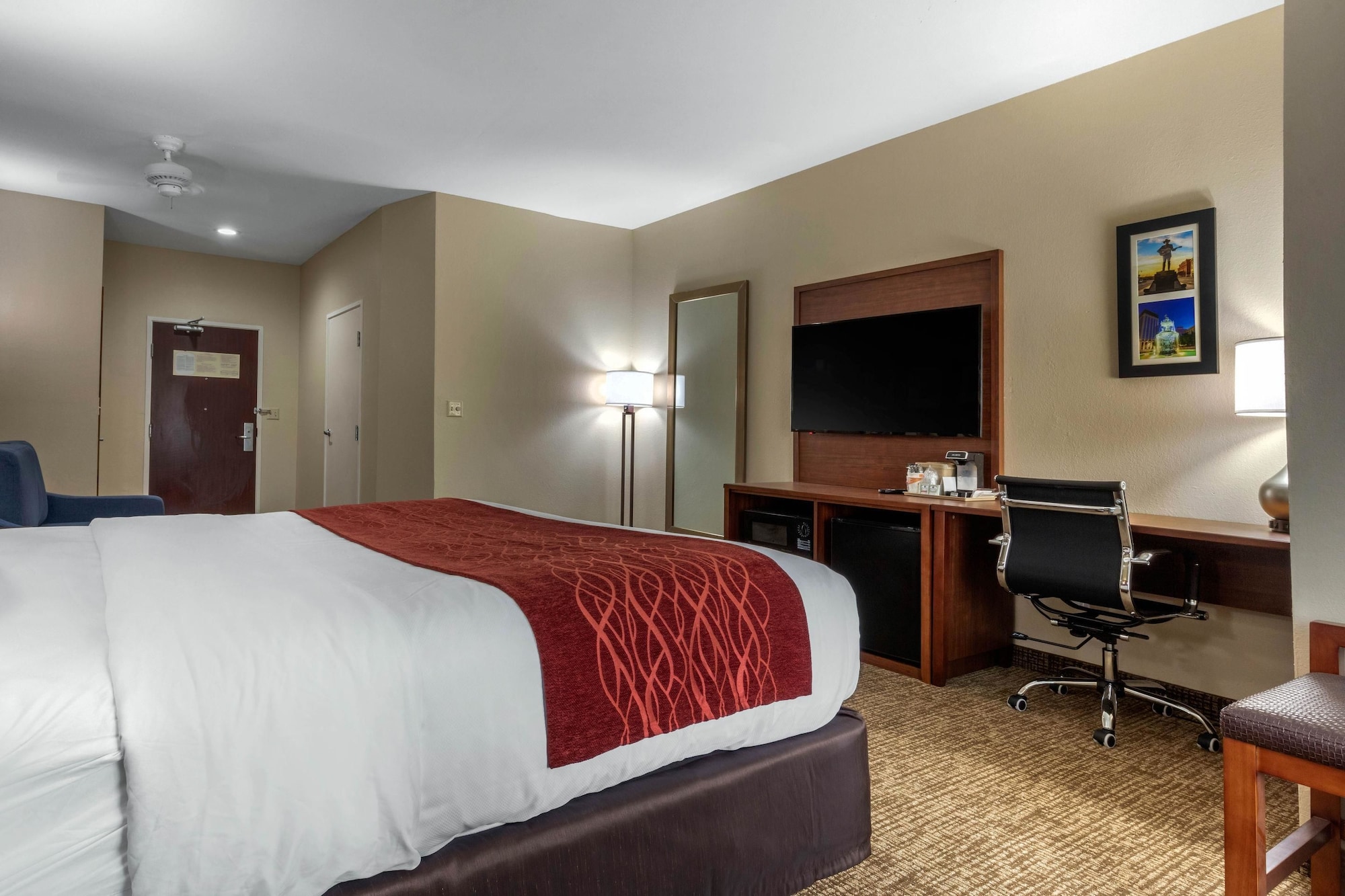 SUITE, KING BED, ACCESSIBLE