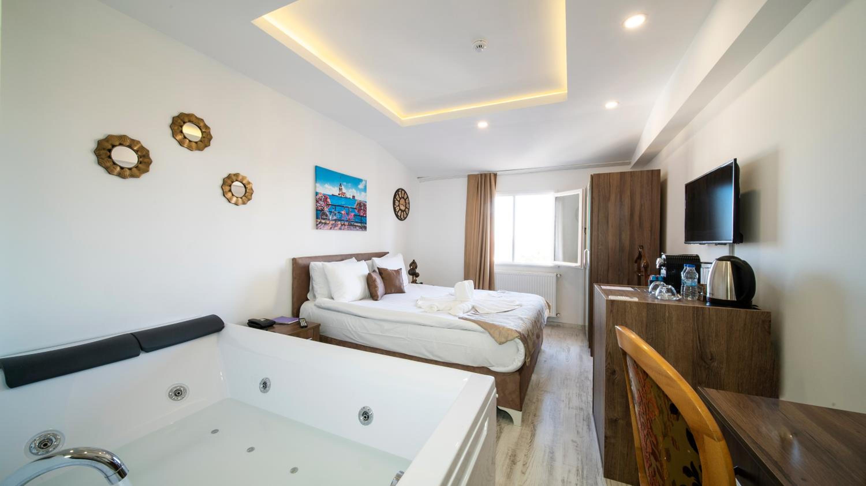 Lanai, Deluxe, Queen Bed