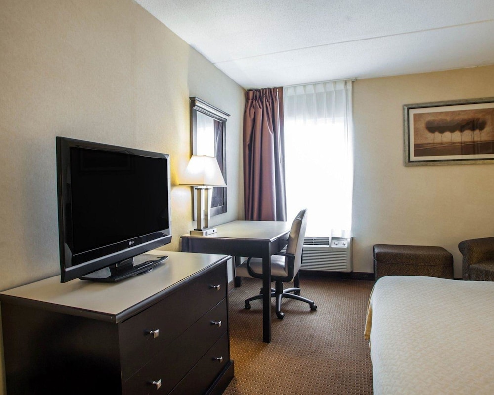 Quality Inn Aurora Naperville Area 36/41