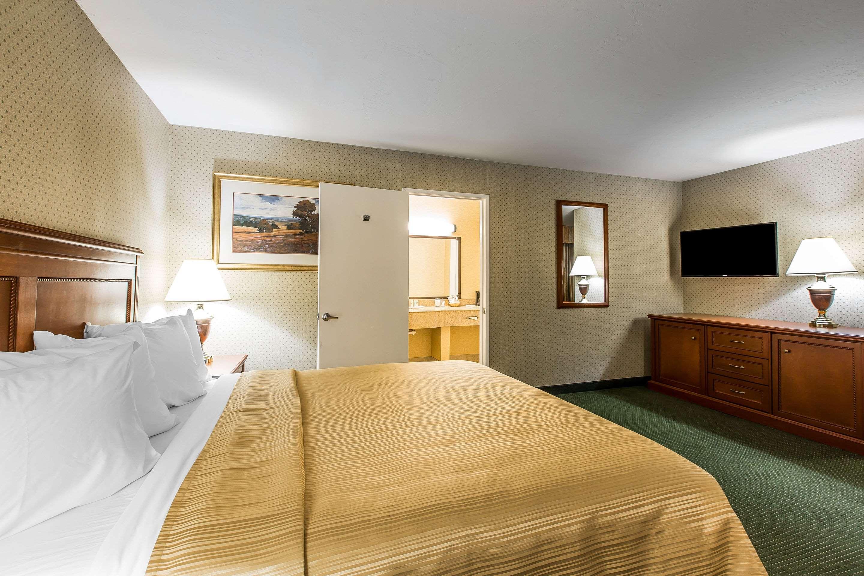 Suite, King Bed