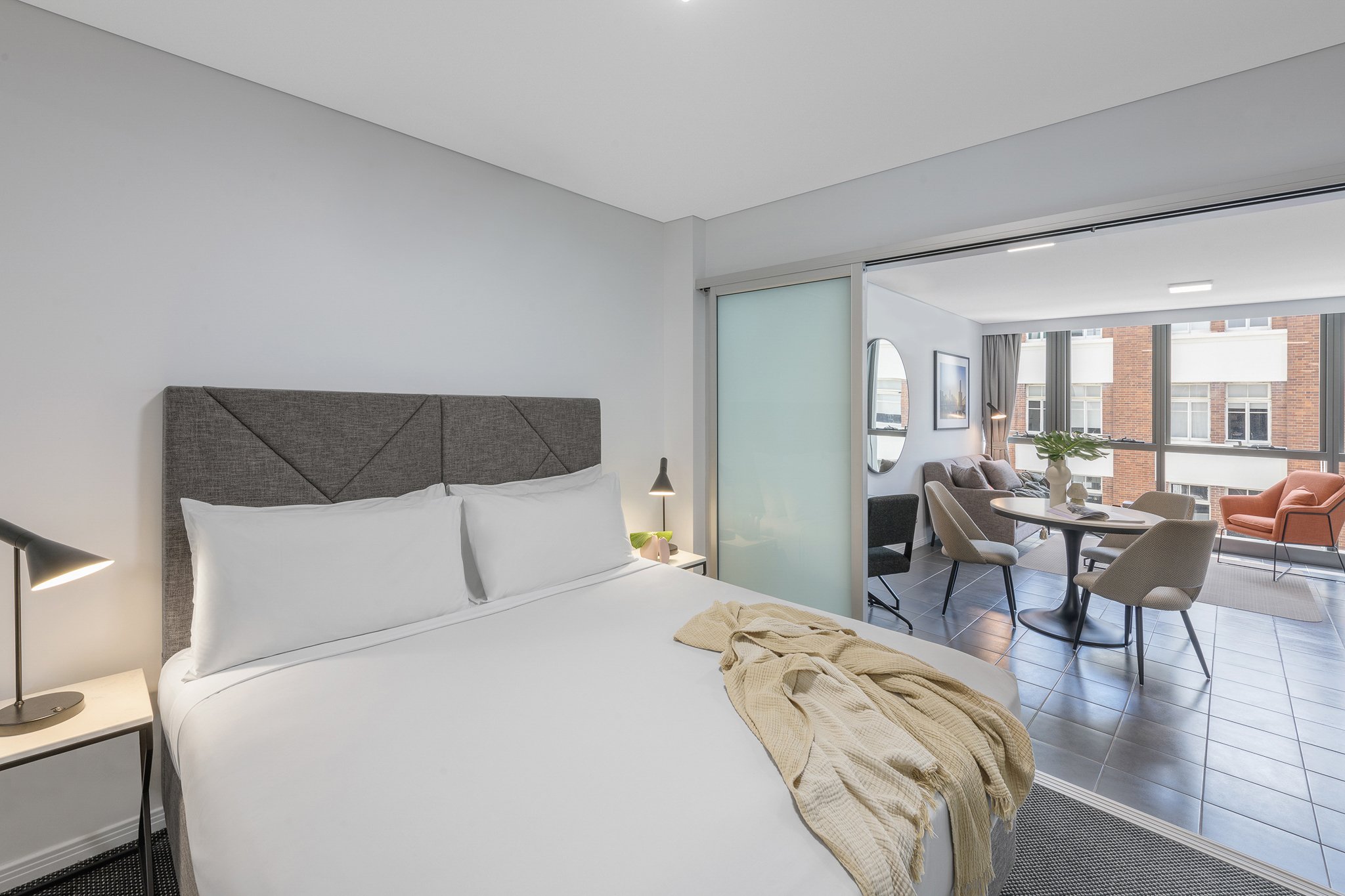 Meriton Suites Adelaide Street 1/17