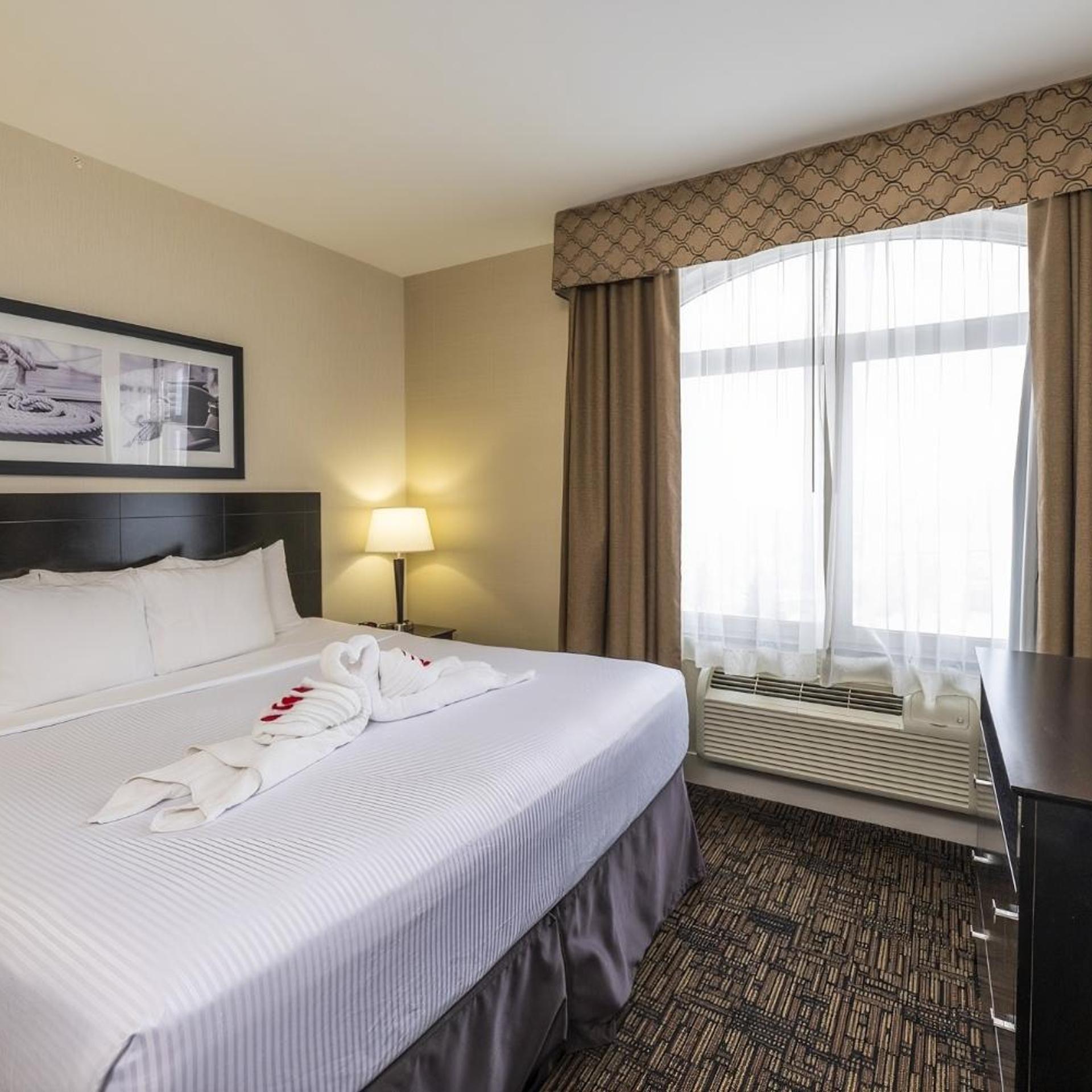 Studio, Suite, King Bed, Dining Area, Sofa