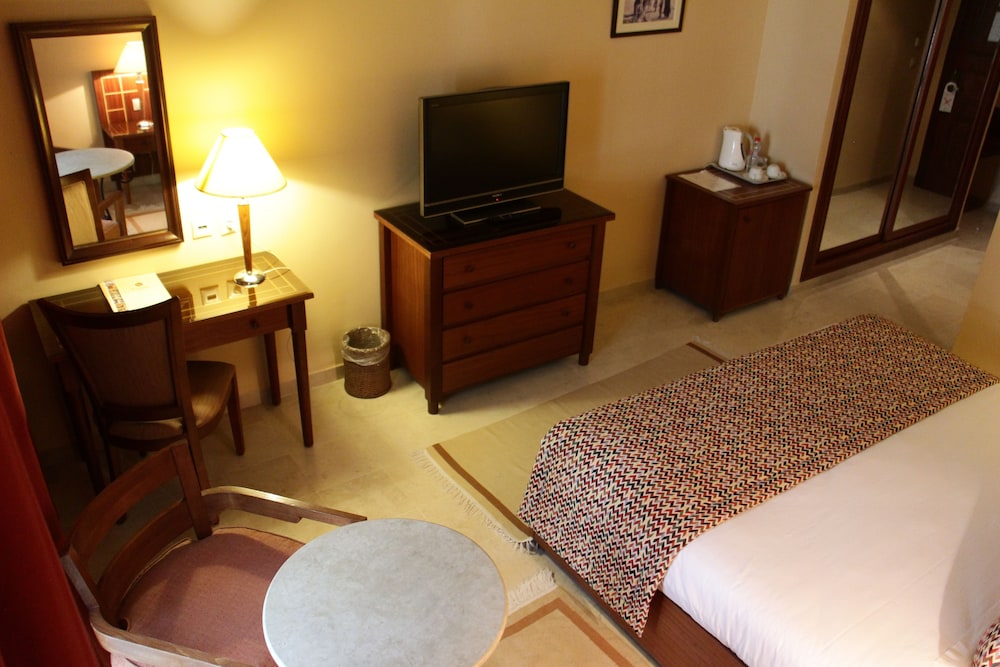 Hotel Le Consul 30/41