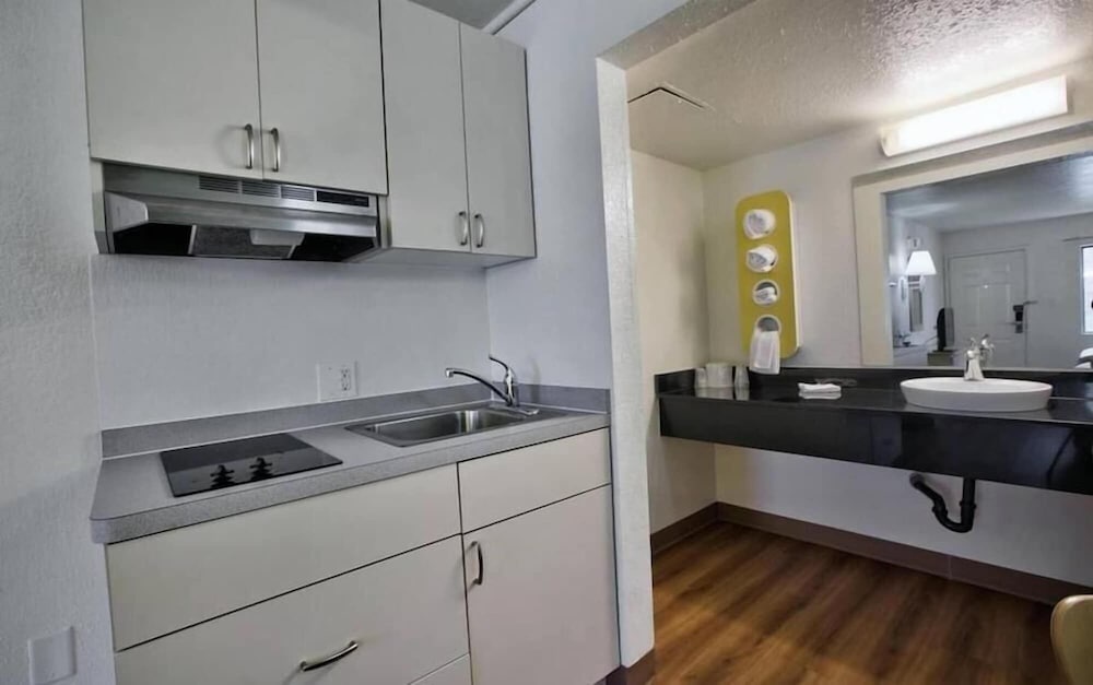 Studio6 Tallahassee, FL – North Monroe 42/42
