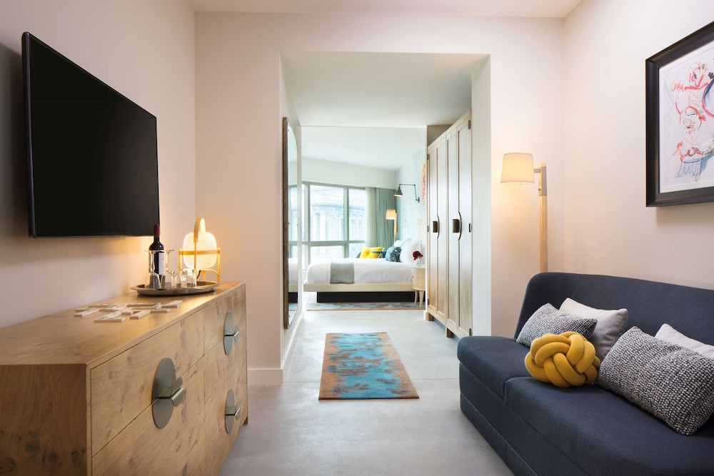 50 Bowery Hotel 36/60