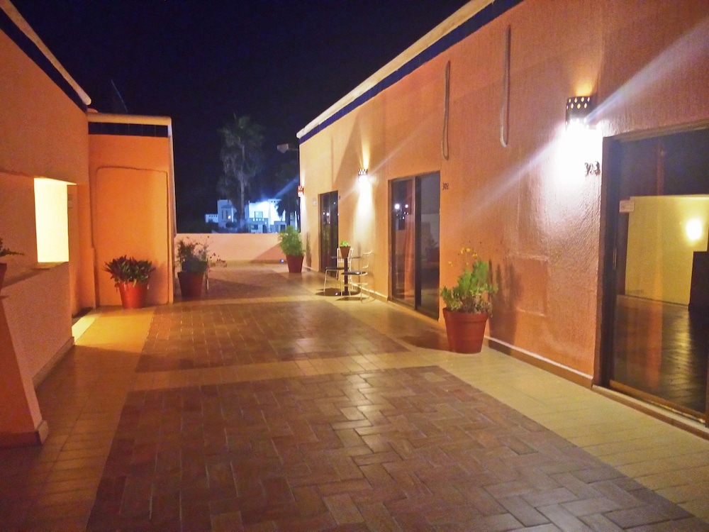 Los Jitos Hotel & Suites 35/56