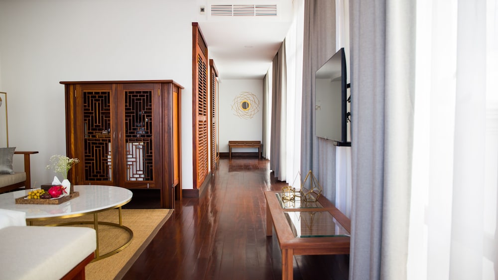 Amanjaya Pancam Suites Hotel 33/67