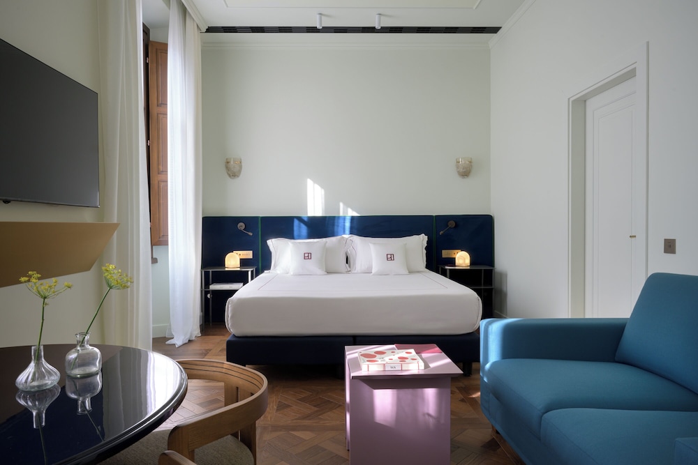 DELUXE, DOUBLE BED