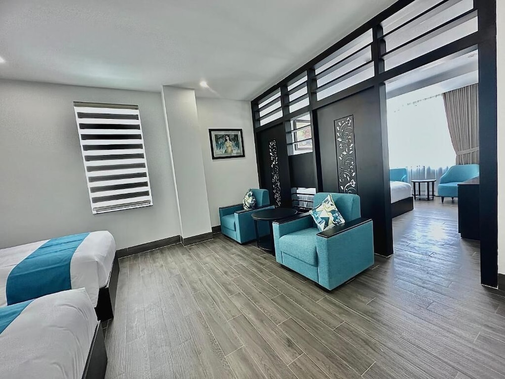 غرفة جونيور بسريرين منفصلين وسرير كينج بغرفتي نوم، Vian Hotel 5/7