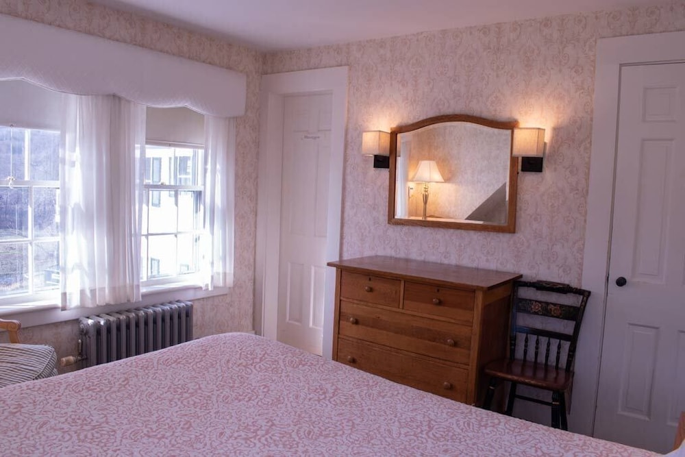 The Franconia Inn 63/74