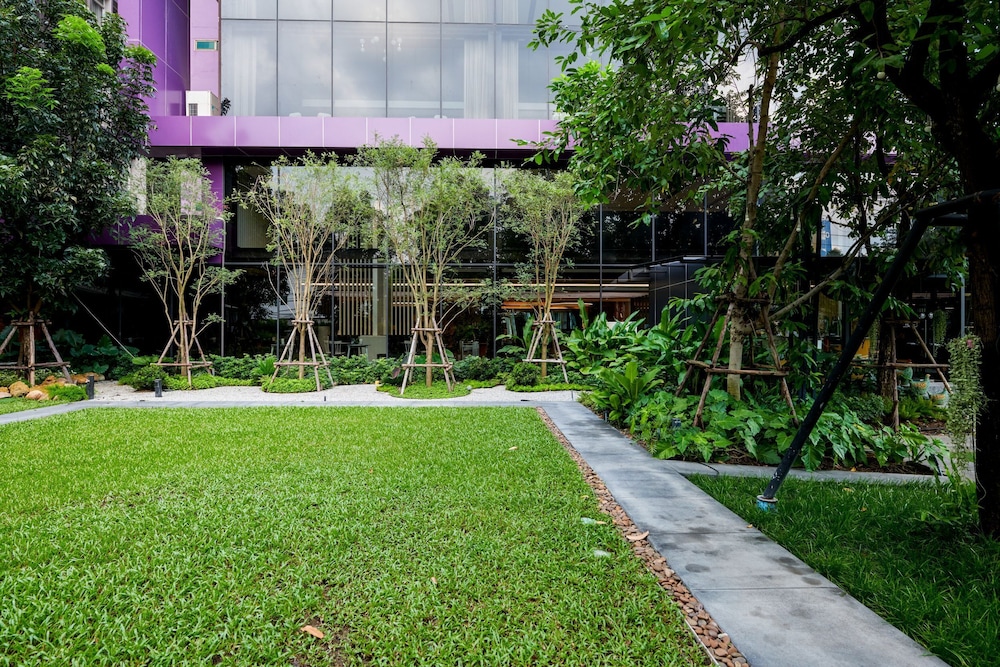 TK. Palace Hotel & Convention Bangkok 157/160