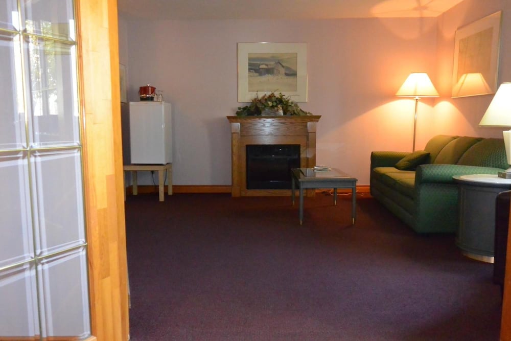 Mcintosh Country Inn & Conference Centre 46/69