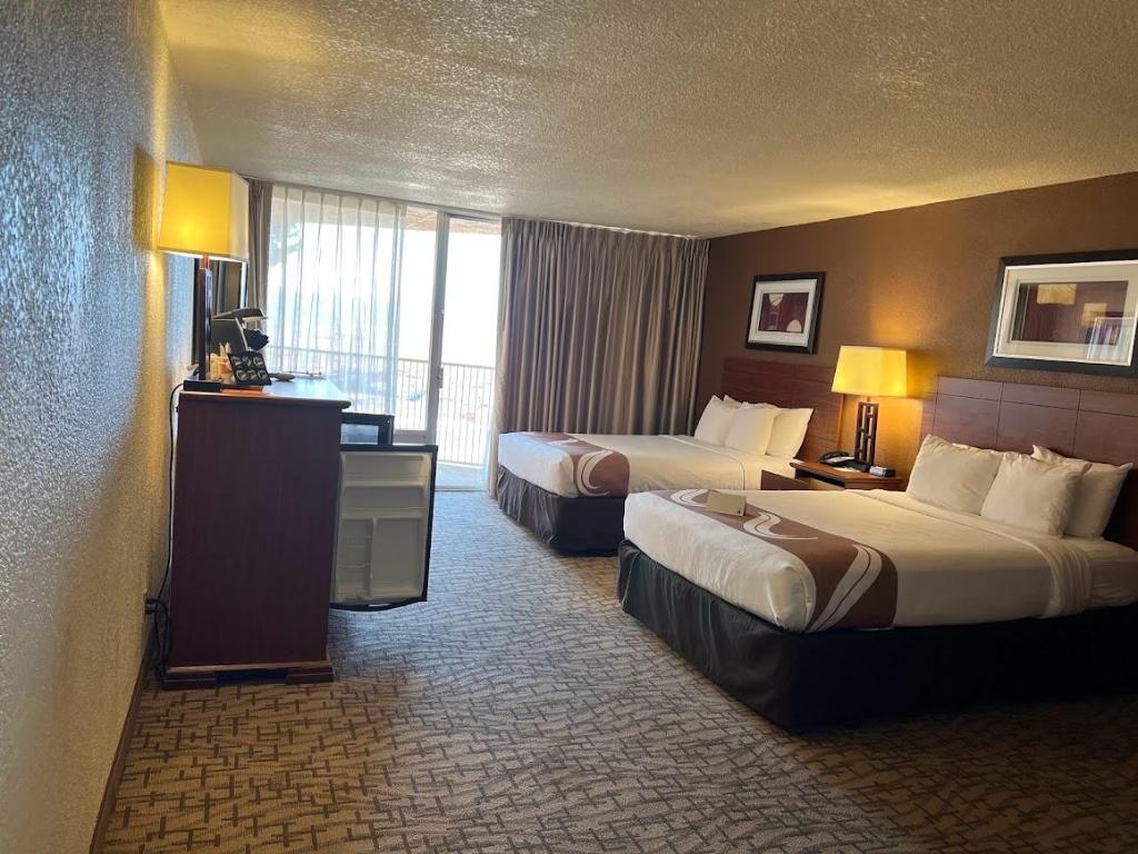 غرفة ديلوكس بإطلالة على المدينة، Scenic View Inn - Lake Powell - Page AZ 2/3