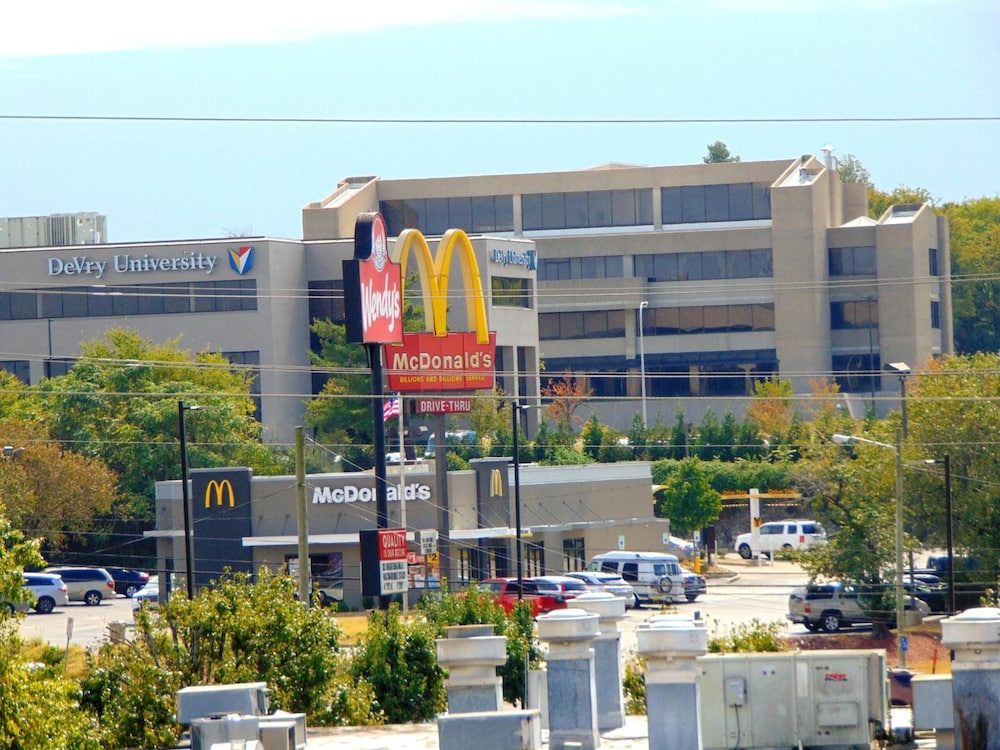 Somatel Nashville Airport Hotel 8/49