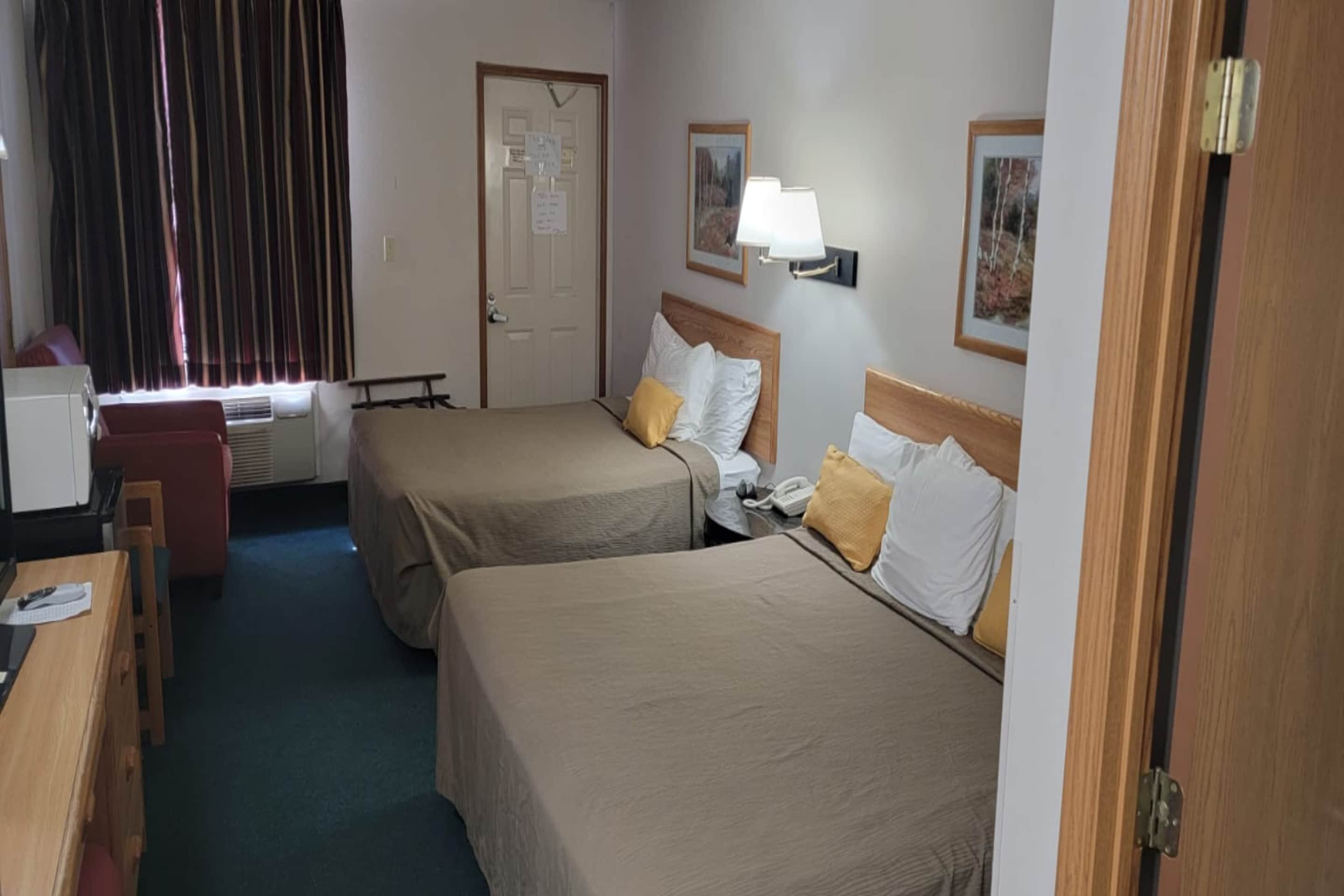 HomeTown Inn By OYO Texhoma, OK 14/50