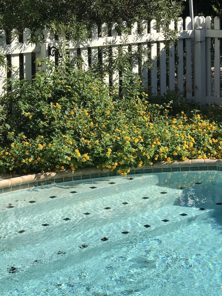 The Plantation House Boutique Inn 37/50
