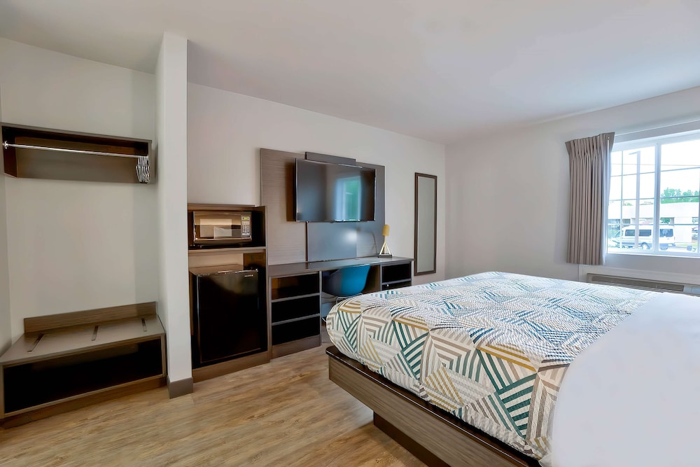 STANDARD, QUEEN BED