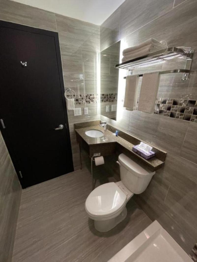 Hotel 369 Brooklyn 18/19