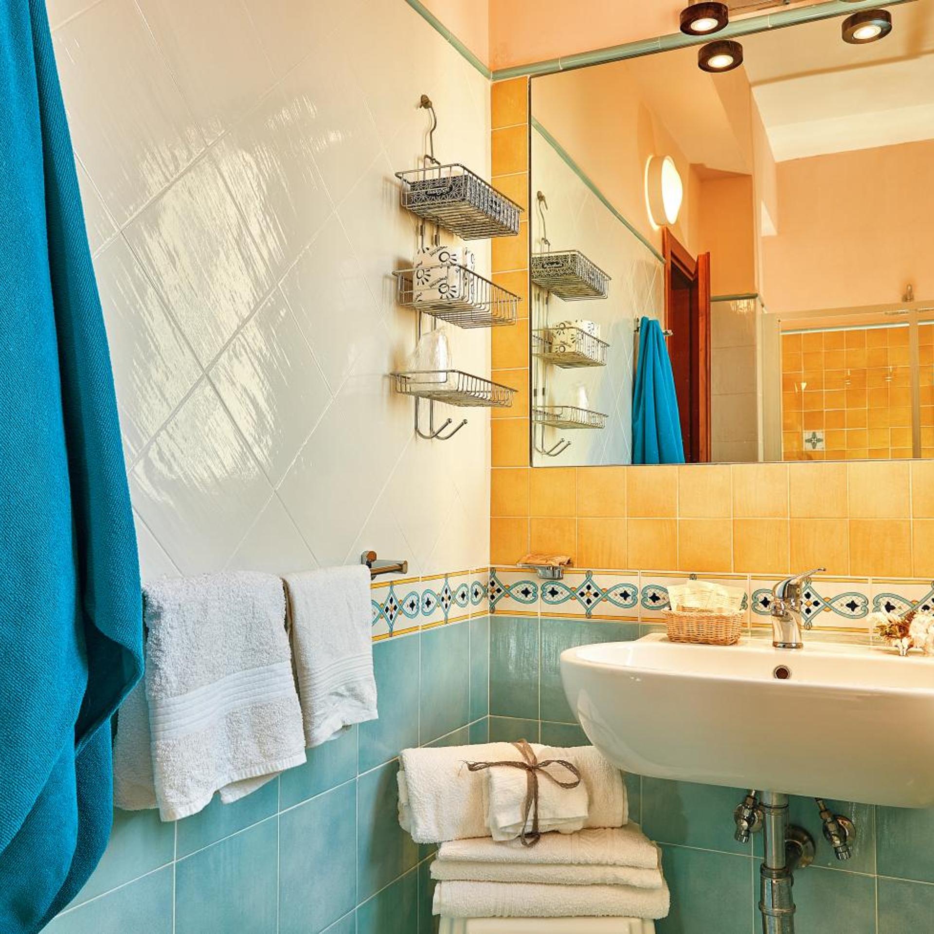 غرفة ثلاثية بشرفة