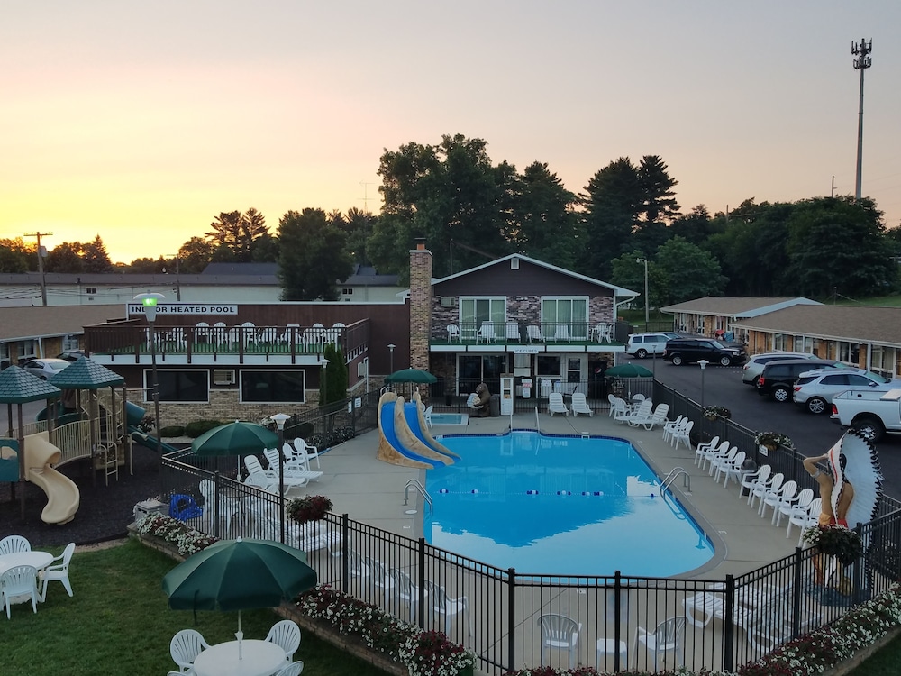 Black Hawk Motel 42/50