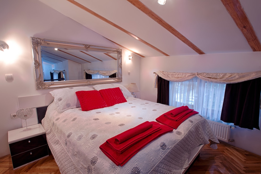 LUXURY, STUDIO, SUITE