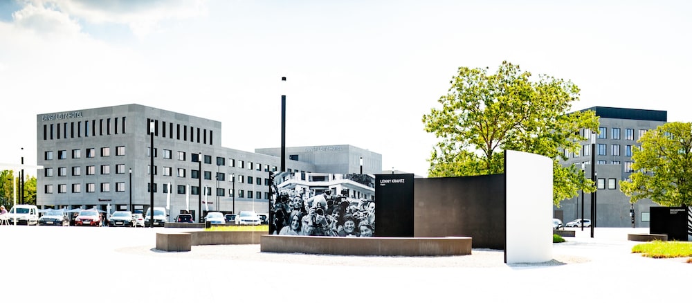 Vienna House by Wyndham Ernst Leitz Wetzlar 1/66