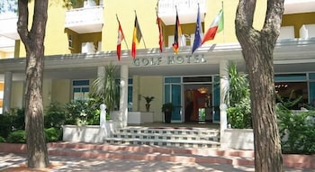 Hotel Golf 8/73