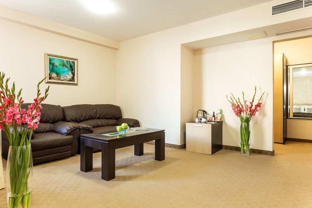 City Avenue Hotel 24/50