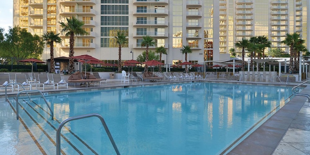 Jet Luxury Resorts @ The Signature Condo Hotel 5/69