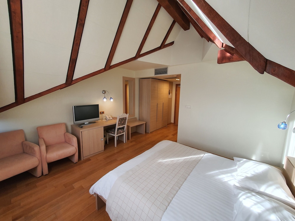 Hotel Sunny Hill 6/42