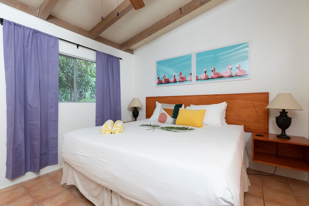 غرفة بريميوم بسرير كينج، Float Palm Springs 2/5