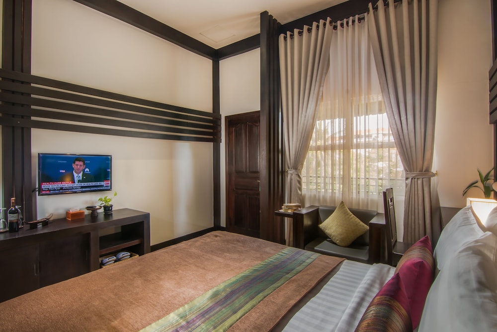 Reveal Courtyard in Reveal Angkor 14/60