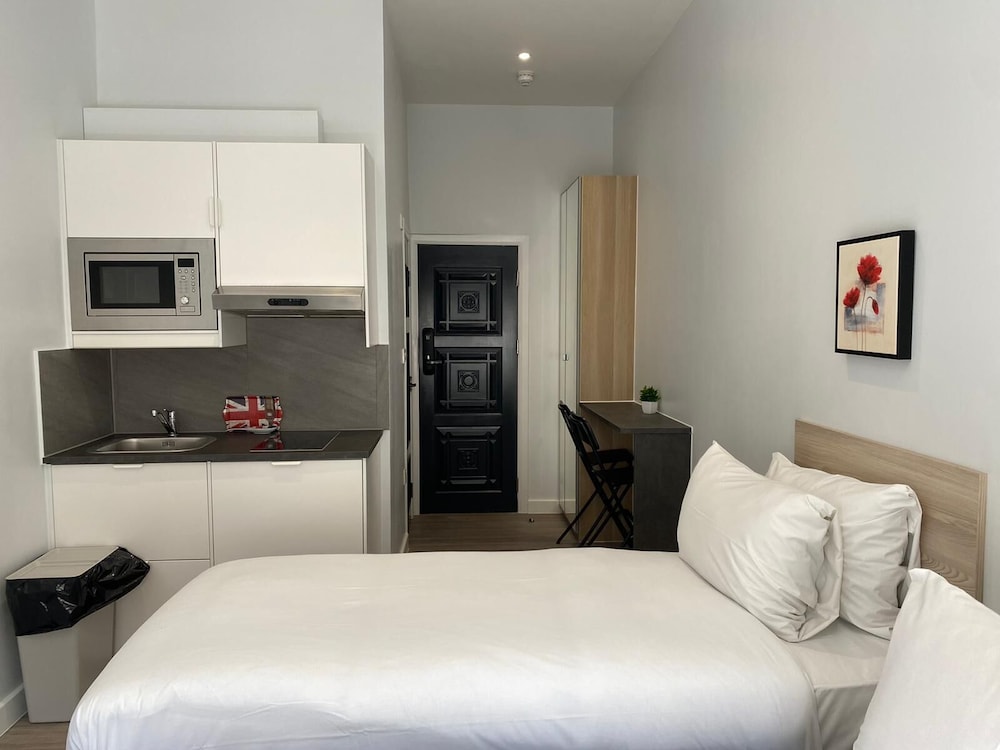 HYDE PARK SUITES 15/55