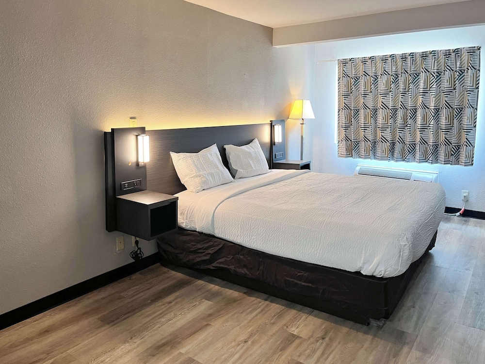 Studio6 Suites Elkhart, IN 18/40