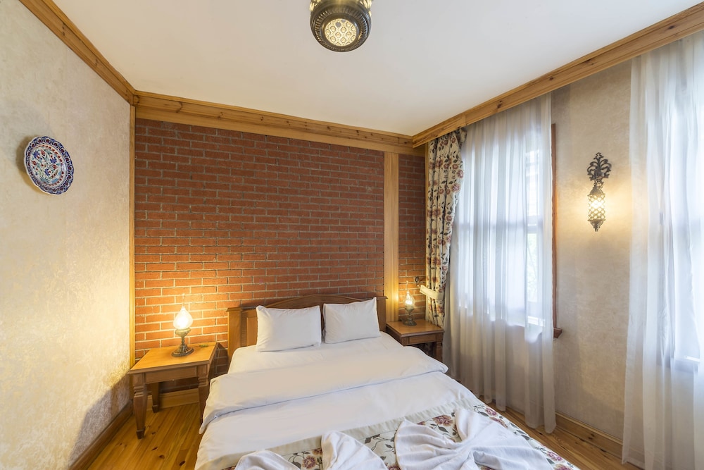 Lalinn Hotel 37/72