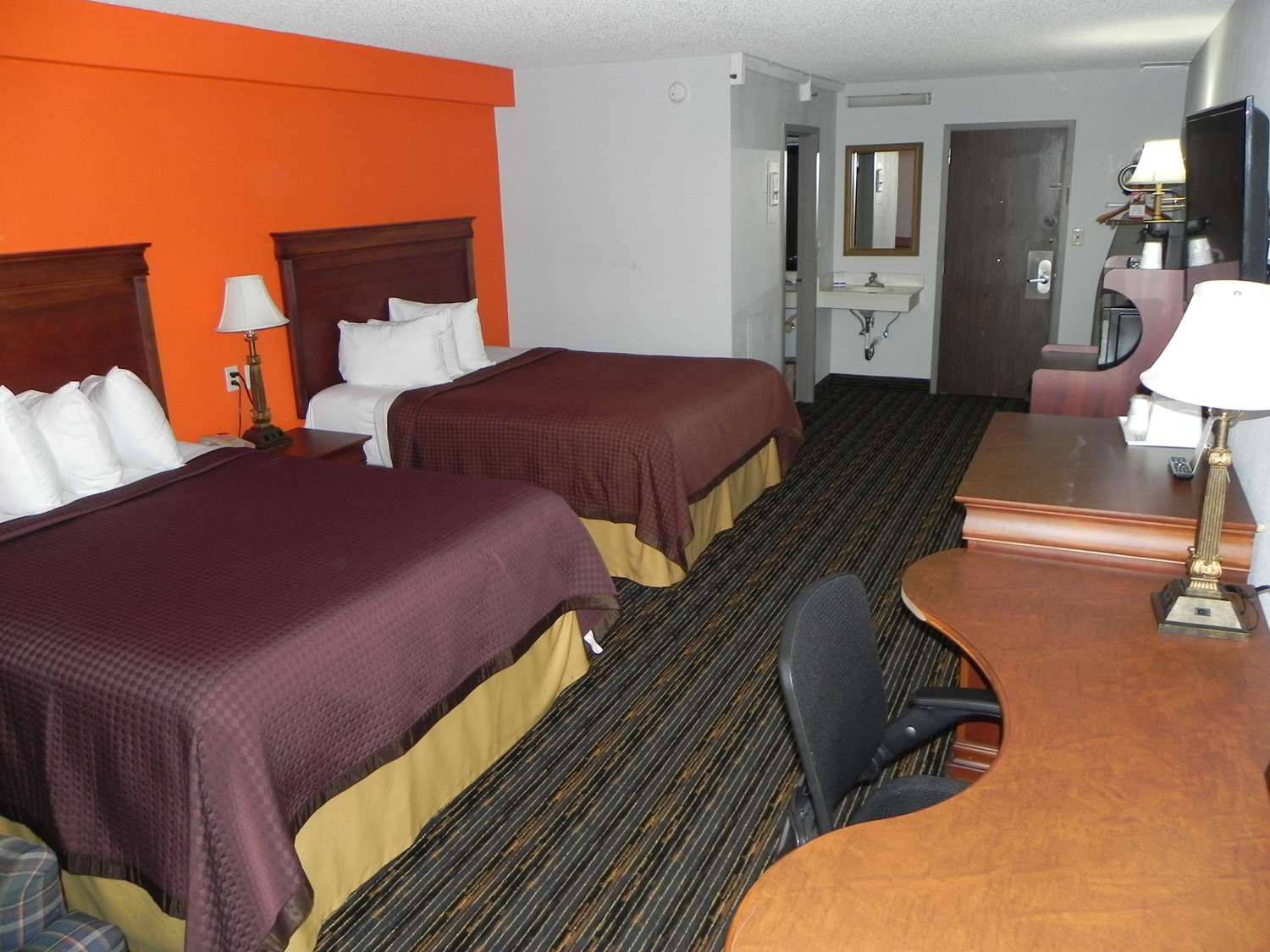 Howard Johnson by Wyndham Lexington 15/33