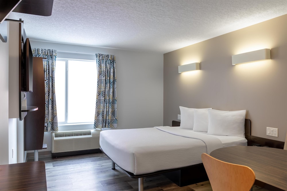 STANDARD, QUEEN BED, ACCESSIBLE