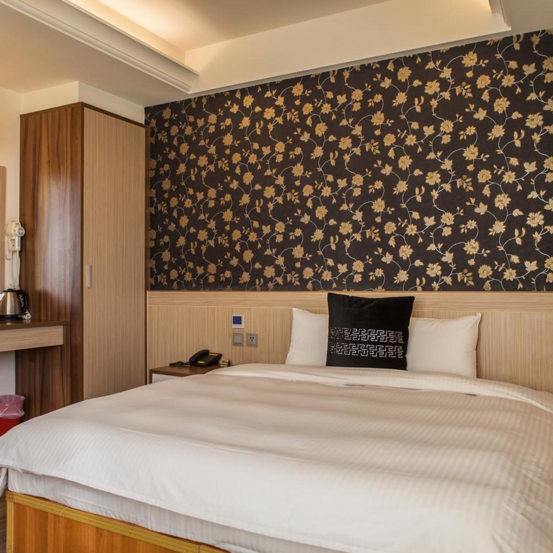 Yadi Hotel 13/53
