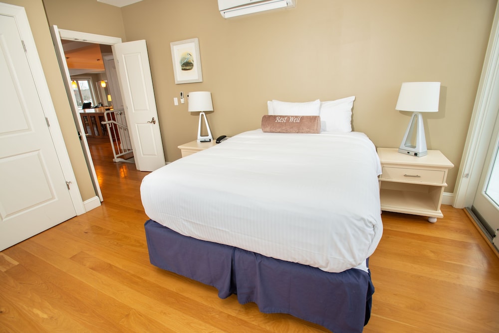 جناح ديلوكس بسرير كينج وسريرين كوين بـ3 غرف نوم مع أريكة، Capital Resorts 84 Main 2/10