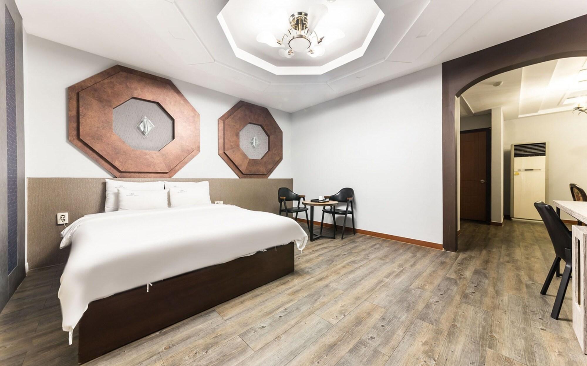 No 1 Hotel 15/44