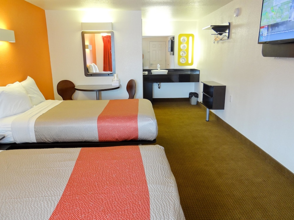 Motel6 Erie, PA 11/31