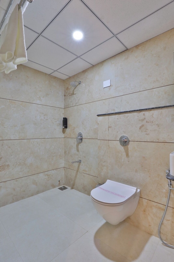 Hotel Empyrean 48/49