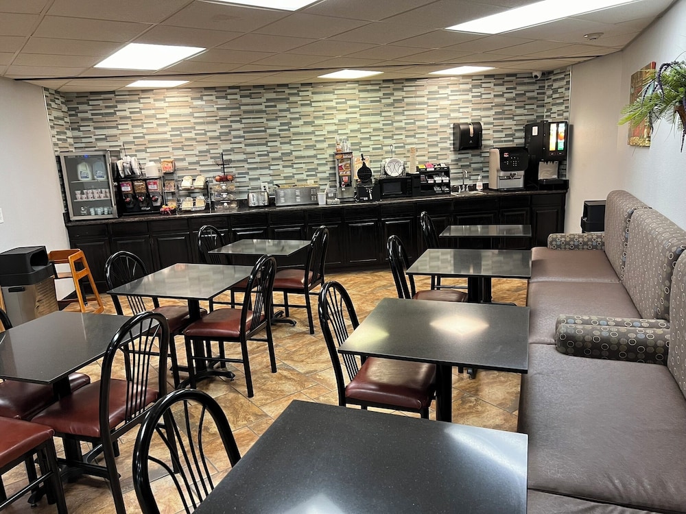 Greenstay Hotel and Suites St James 43/62