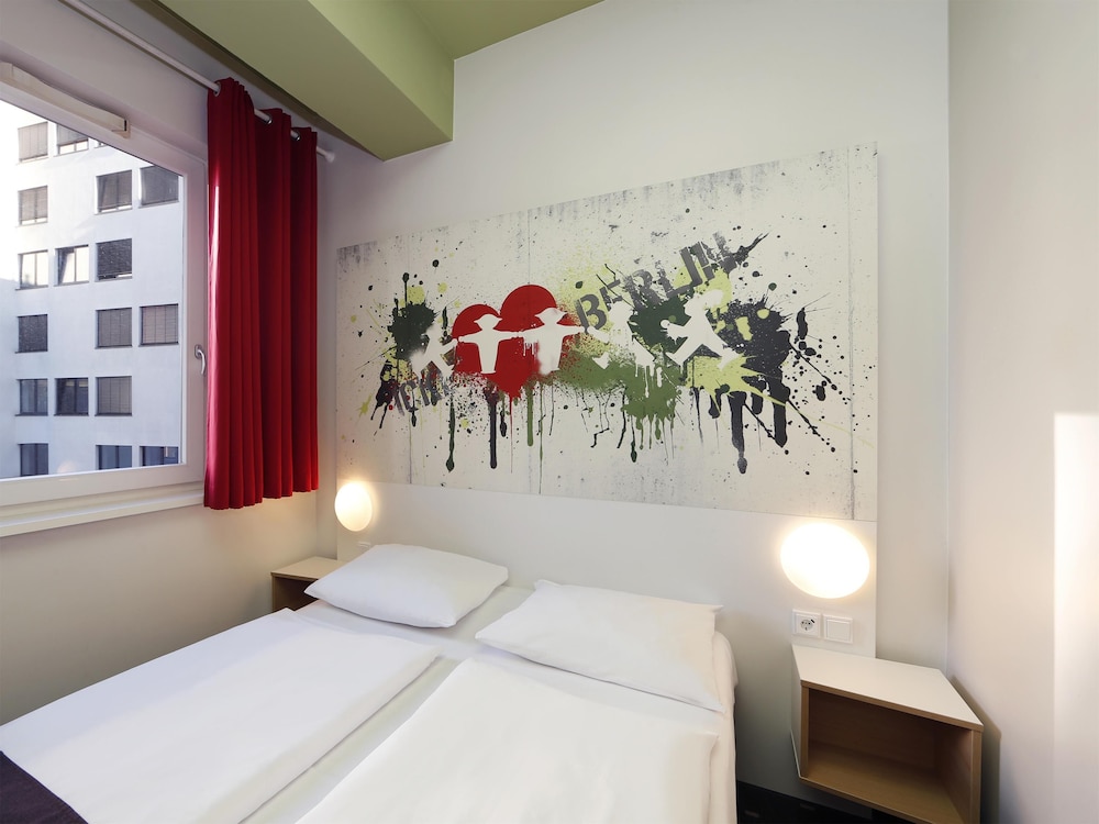 ROOM, DOUBLE BED